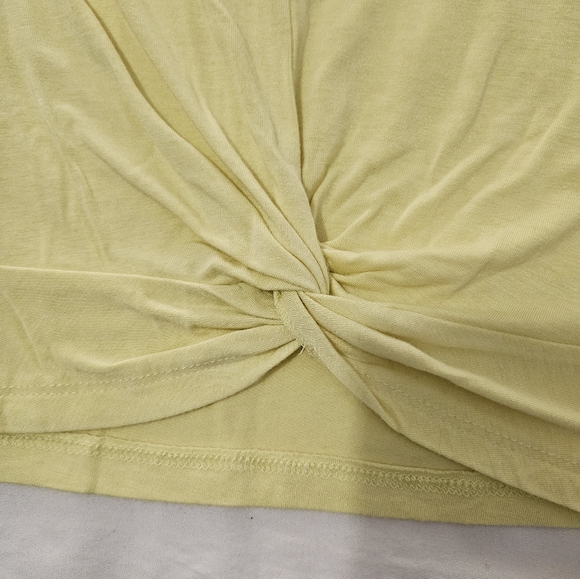 NWOT Stitches - Pale Yellow Crop Top - Picture 4 of 10